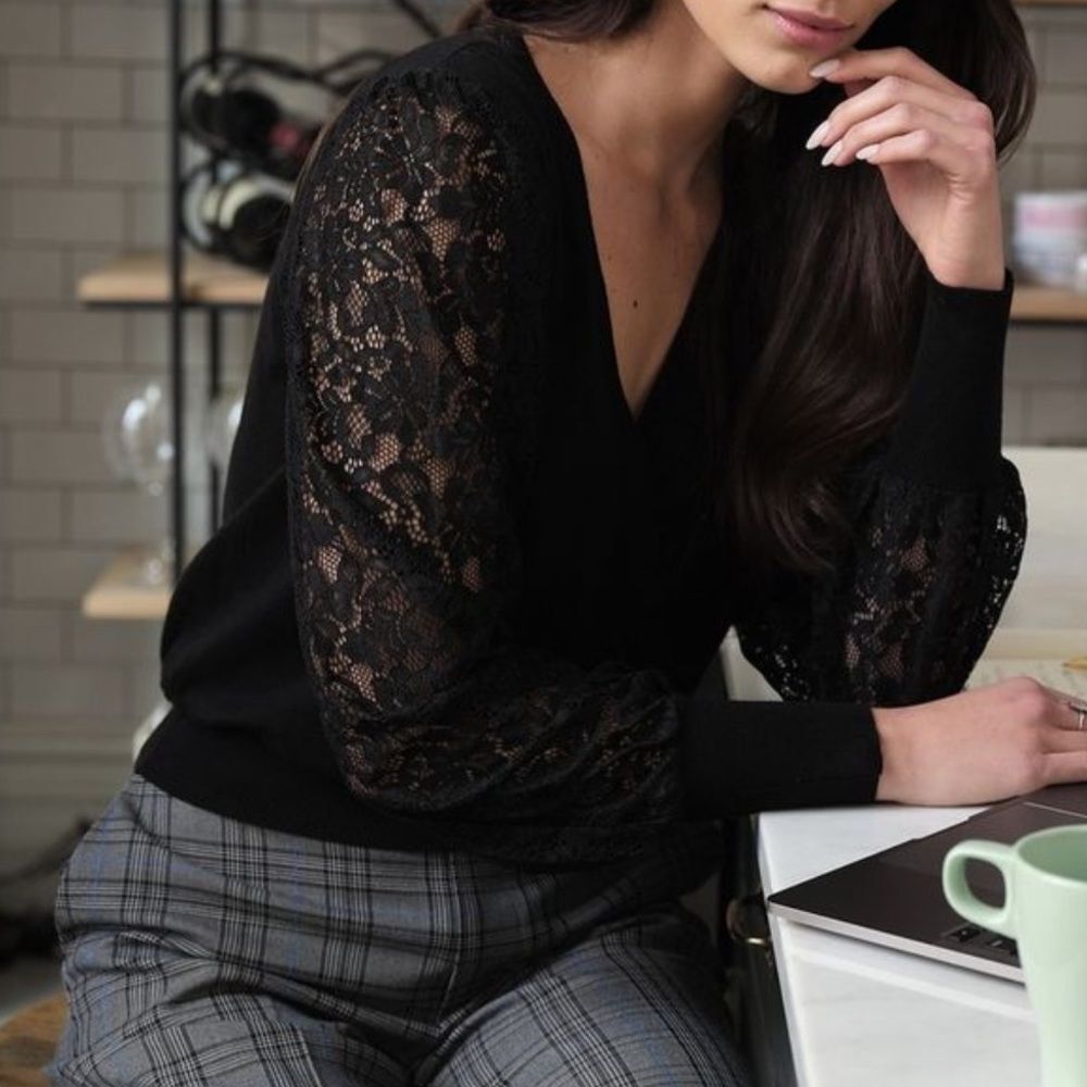 Laundry by Shelli Segal Small Black Lace Sleeve Wrap Front V-Neck Top Blouse